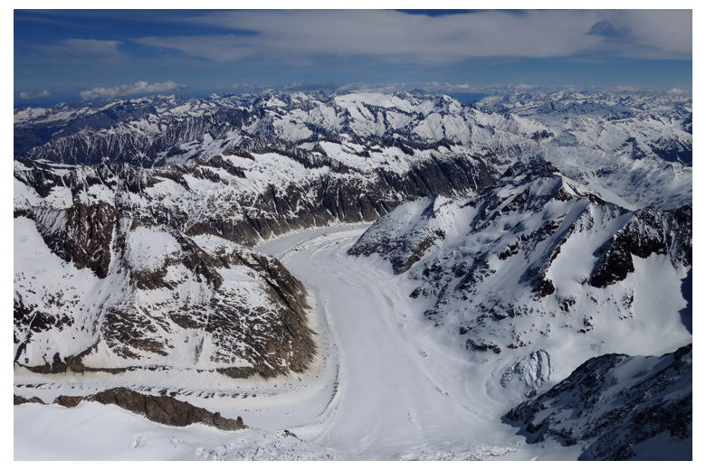 vue du glacier depuis le sommet du Finsteraarhorn