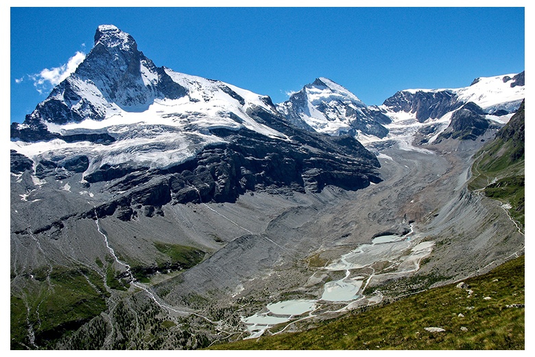 Impresionante imagen de la Cara Norte del Matterhorn y glaciar Zmutt