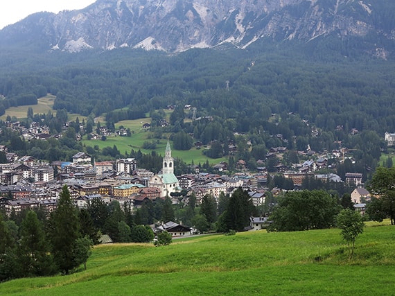 pueblo en los dolomitas
