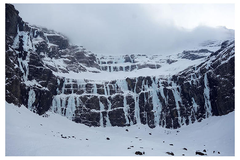 imagen de las vias de escalada en hielo de gavarnie